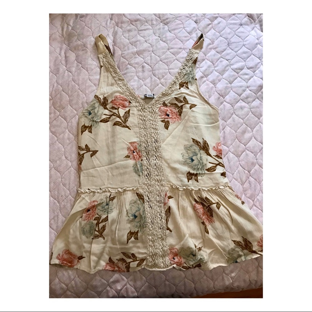 Adorable floral summer top